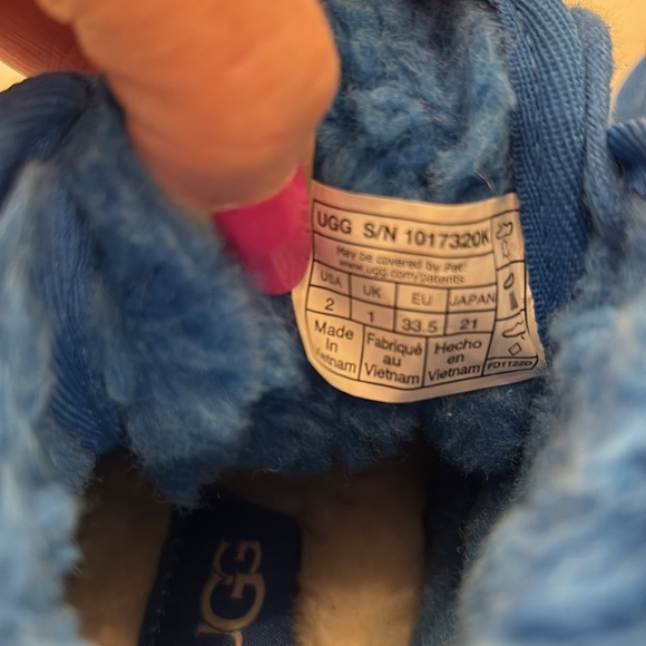 UGG Kids Lace up Boots, NWOT. Gorgeous Color. - Picture 7 of 8